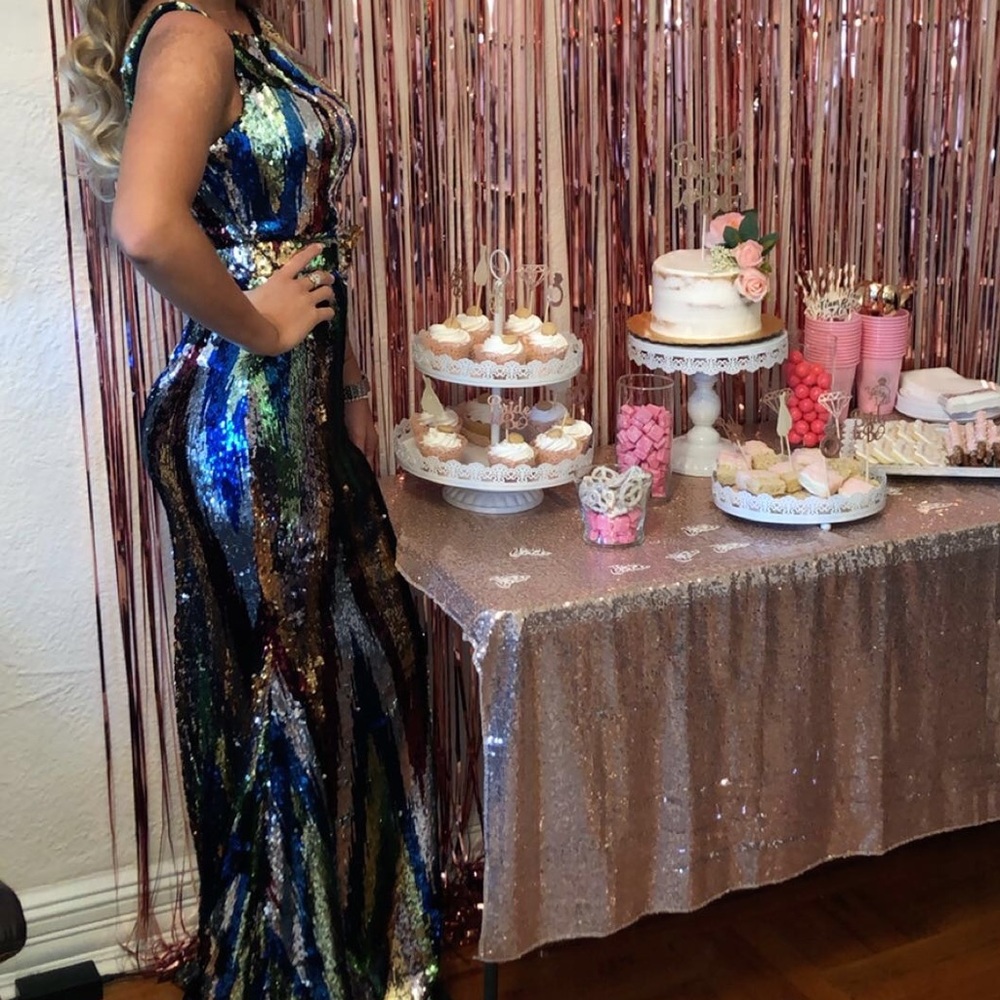 Multicolor dress with belt